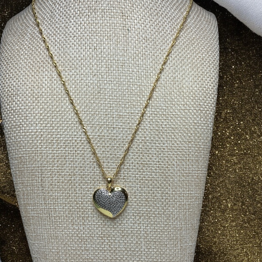 Elegant Gold Plated Heart Pendant - Picture 2 of 3